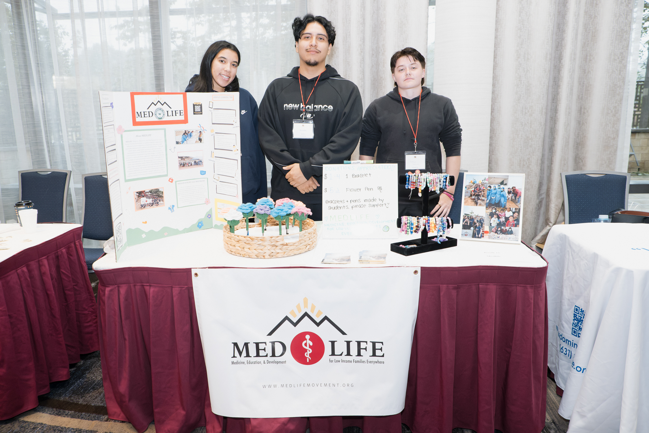 3 representatives from MedLife